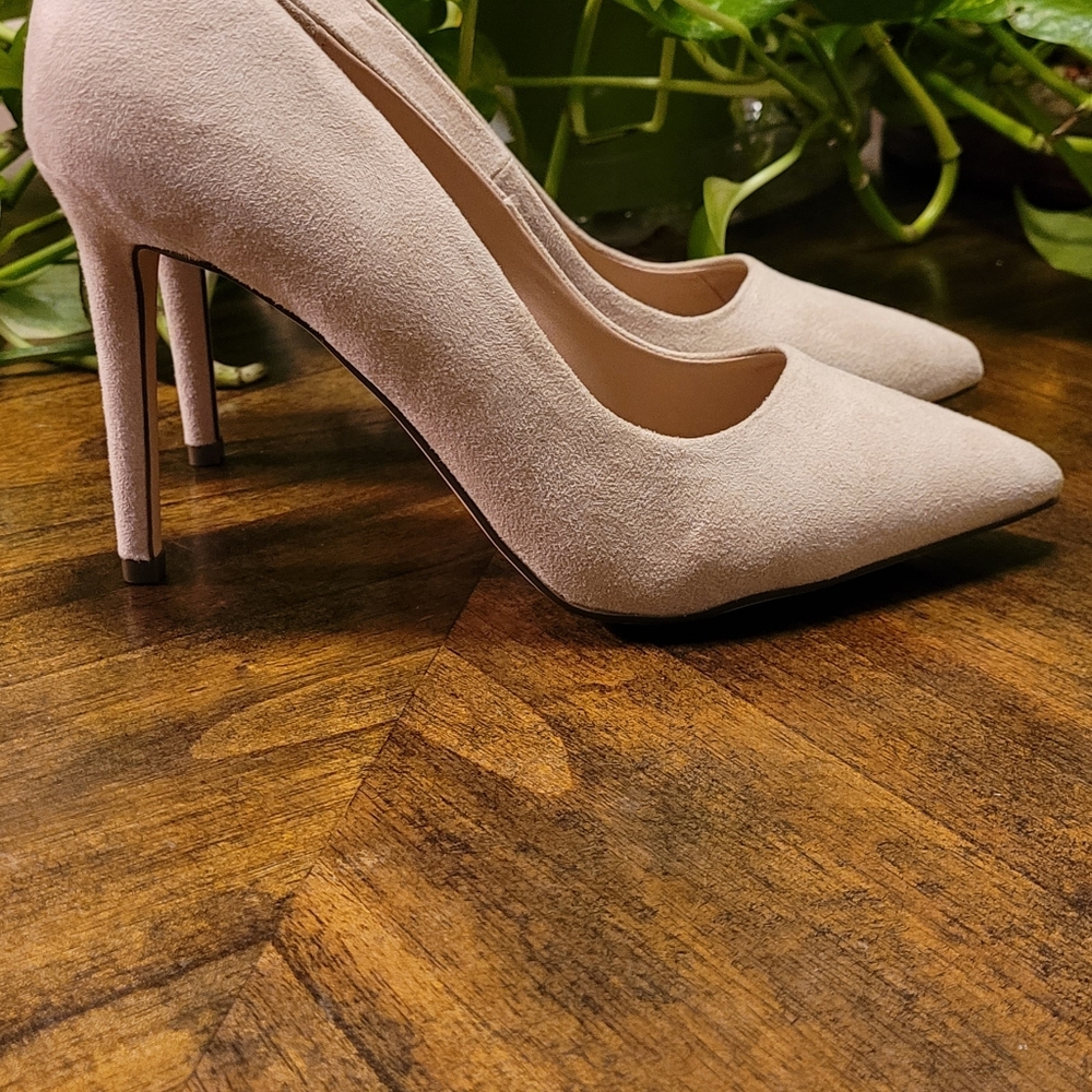 Call it spring suede pump - Picture 4 of 9